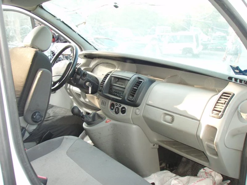 Renault Trafic 2.0 dci, снимка 2 - Бусове и автобуси - 8722683