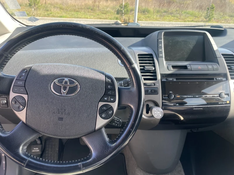 Toyota Prius 1.5, снимка 8 - Автомобили и джипове - 47751828