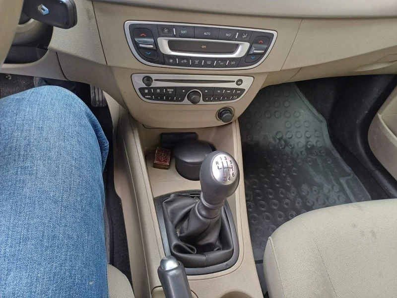 Renault Fluence 1.5dci 145000km !!!, снимка 15 - Автомобили и джипове - 48497667