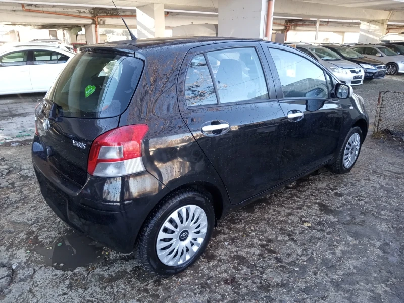 Toyota Yaris 1.3i-100ps, снимка 8 - Автомобили и джипове - 48615758