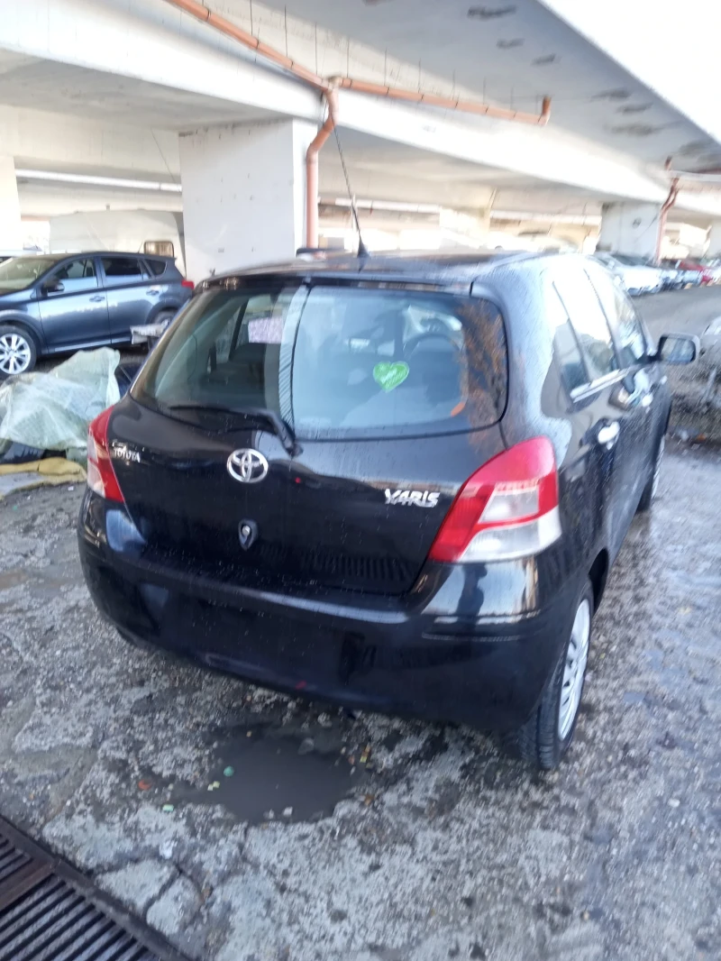 Toyota Yaris 1.3i-100ps, снимка 7 - Автомобили и джипове - 48615758