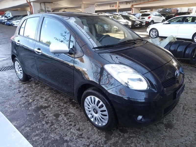 Toyota Yaris 1.3i-100ps, снимка 3 - Автомобили и джипове - 48615758