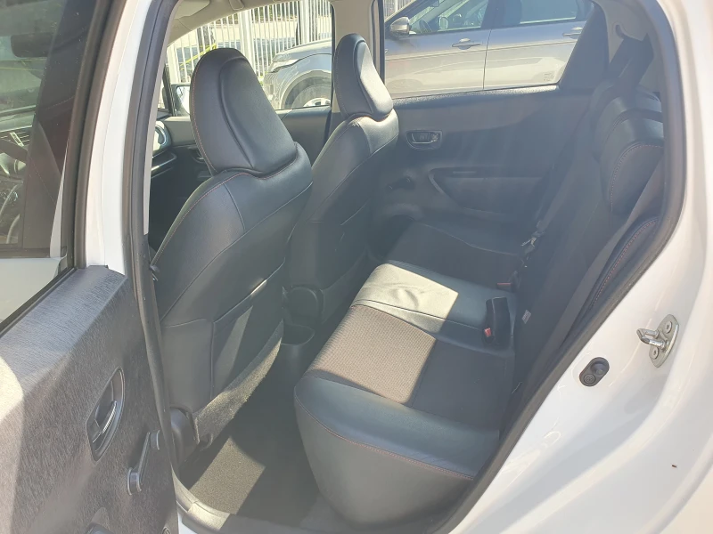 Toyota Yaris 1.4/D-4D/90кс., снимка 11 - Автомобили и джипове - 52198356
