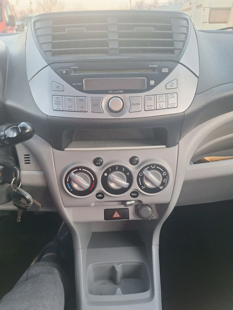 Nissan Pixo 1.0i klima , снимка 11 - Автомобили и джипове - 53507472