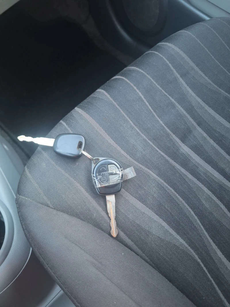 Nissan Pixo 1.0i klima , снимка 10 - Автомобили и джипове - 53507472