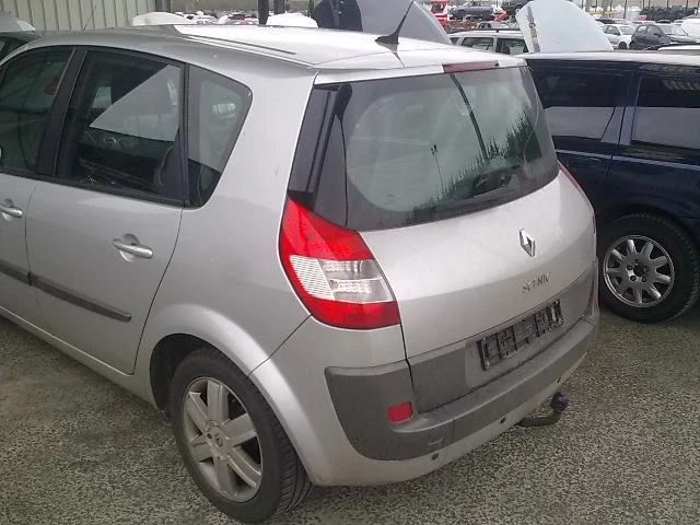 Renault Scenic 1.5 DCi /1.6i 16V, снимка 9 - Автомобили и джипове - 4303274