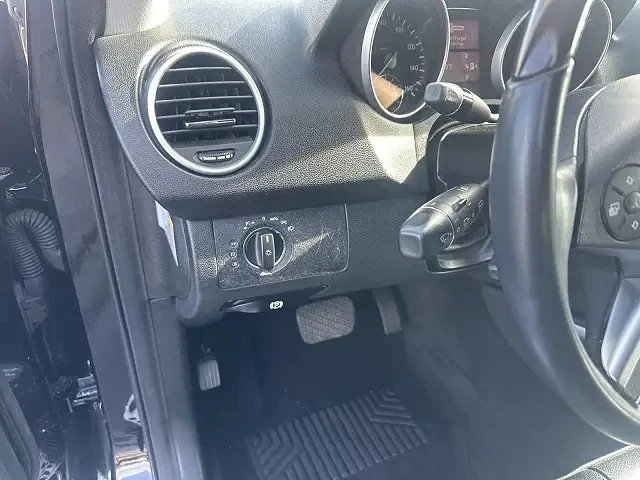 Mercedes-Benz ML 550 КАМЕРА * * ЕДИН СОБСТВЕНИК * * ЧИСТА ИСТОРИЯ * * , снимка 9 - Автомобили и джипове - 53169020