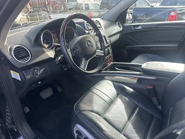 Mercedes-Benz ML 550 КАМЕРА * * ЕДИН СОБСТВЕНИК * * ЧИСТА ИСТОРИЯ * * , снимка 8 - Автомобили и джипове - 53169020