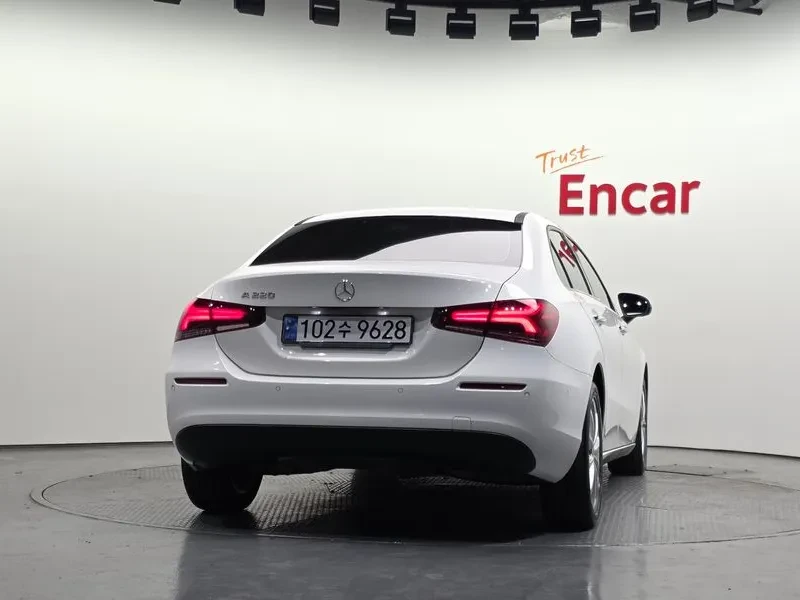 Mercedes-Benz A 220 Sedan, снимка 4 - Автомобили и джипове - 55914573