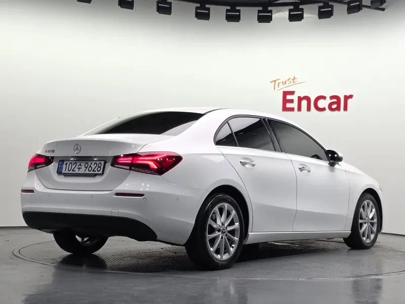 Mercedes-Benz A 220 Sedan, снимка 2 - Автомобили и джипове - 55914573