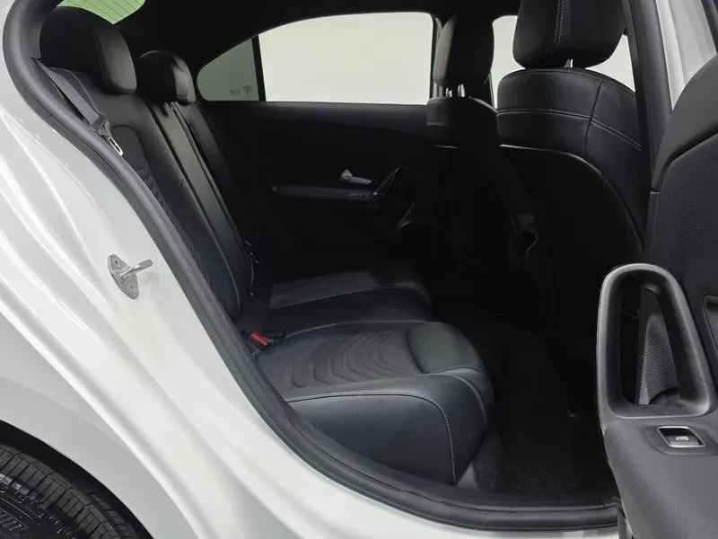 Mercedes-Benz A 220 Sedan, снимка 12 - Автомобили и джипове - 55914573