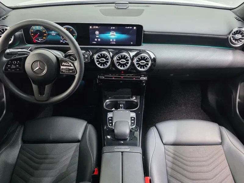 Mercedes-Benz A 220 Sedan, снимка 7 - Автомобили и джипове - 55914573