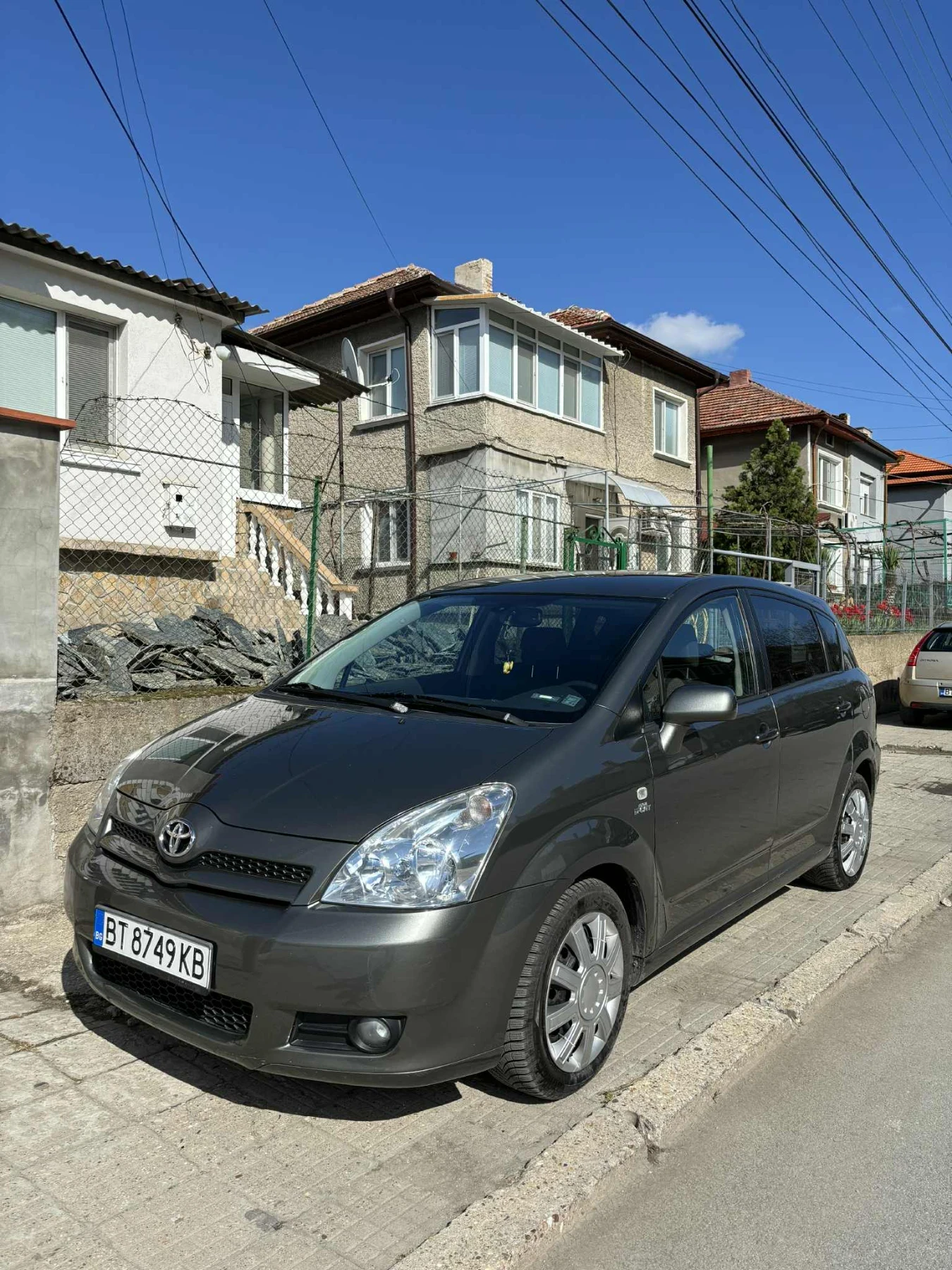Toyota Corolla verso 2.2 D 4 D, снимка 1