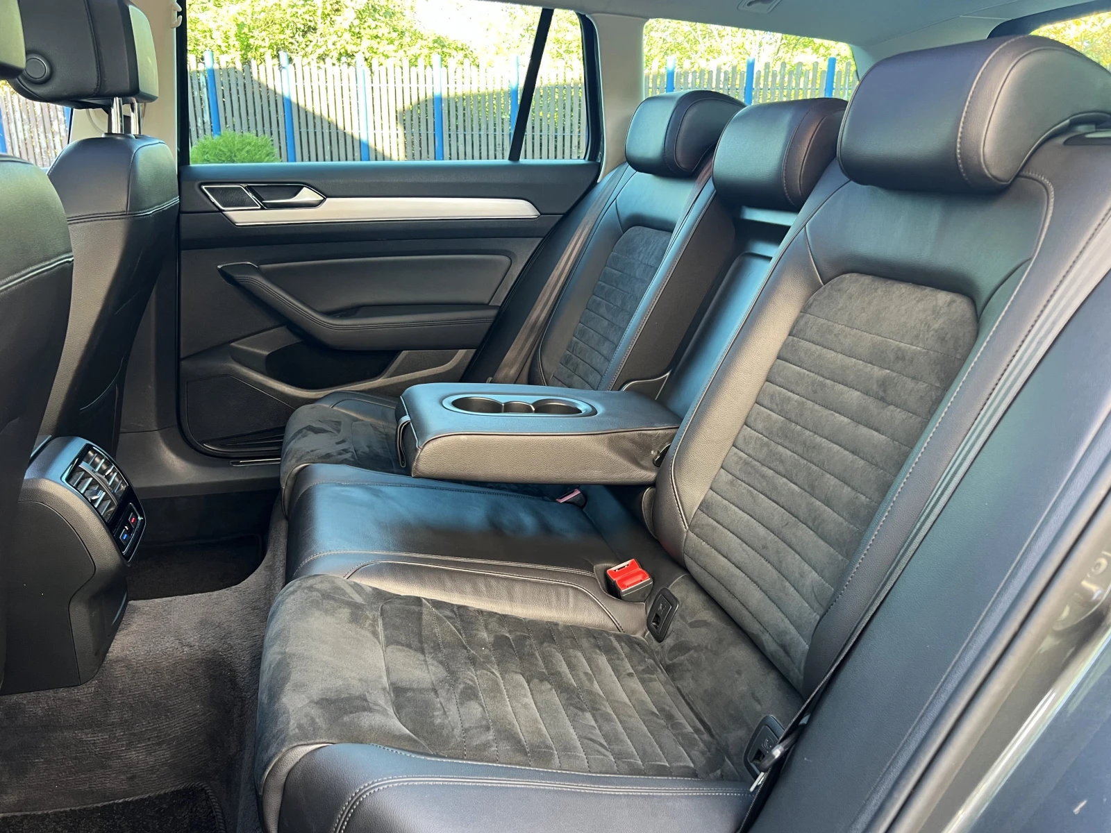 VW Passat 2.0TDI/Highline/VIRTUAL COCKPIT/CAM/PANO/LANE ASSI | Mobile.bg   15