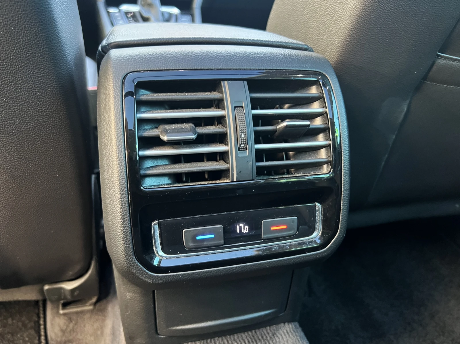 VW Passat 2.0TDI/Highline/VIRTUAL COCKPIT/CAM/PANO/LANE ASSI | Mobile.bg   16