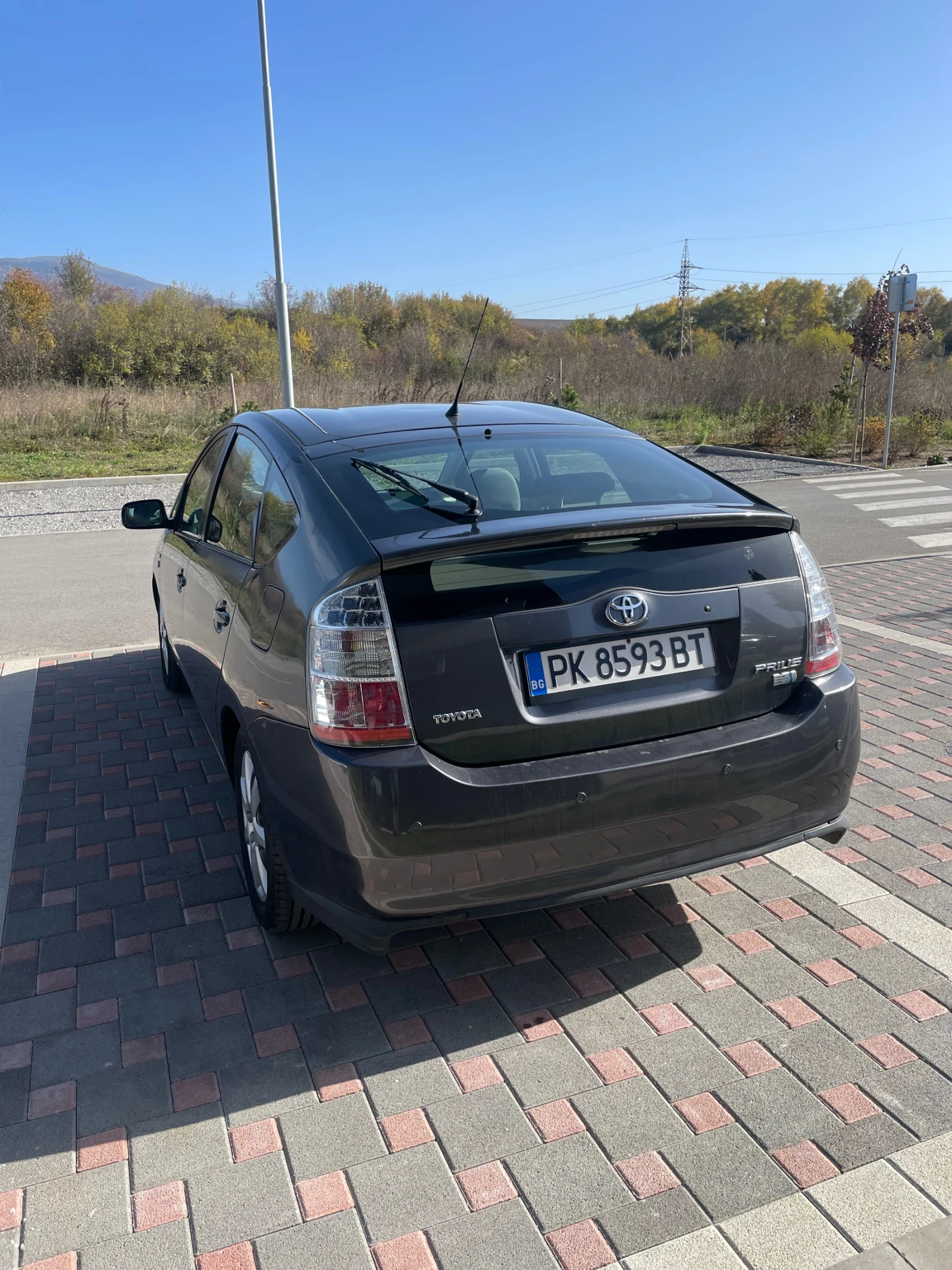 Toyota Prius 1.5 - изображение 2