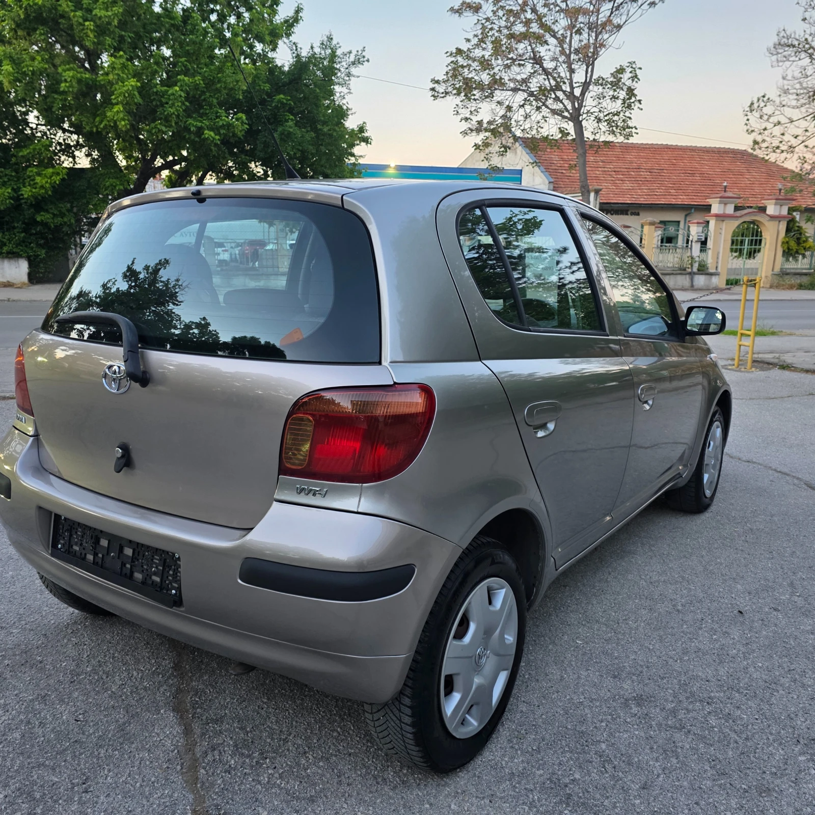 Toyota Yaris 1.0 VVT-I  - изображение 4