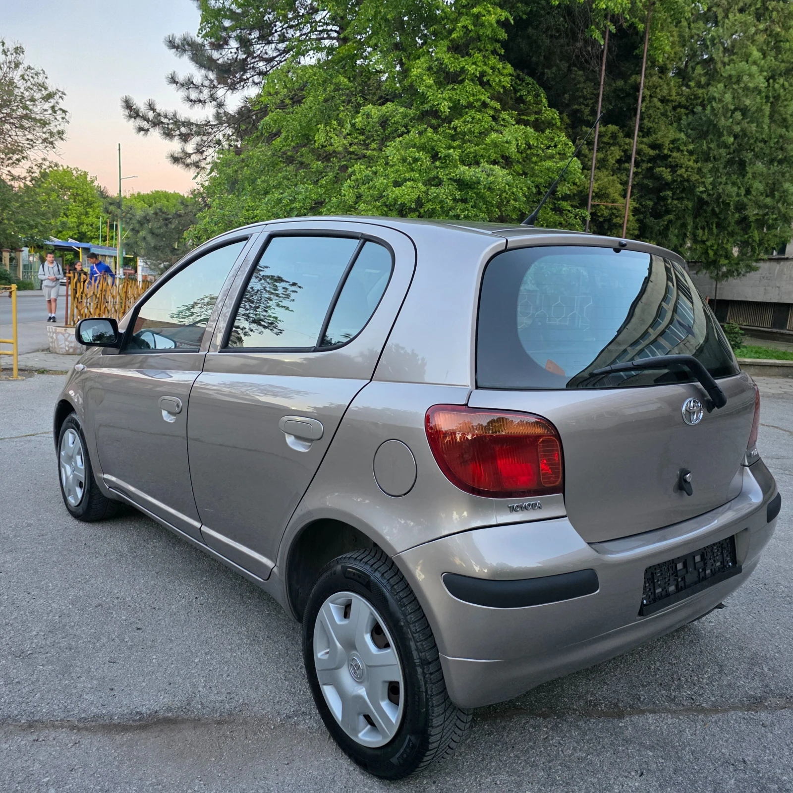 Toyota Yaris 1.0 VVT-I  - изображение 6