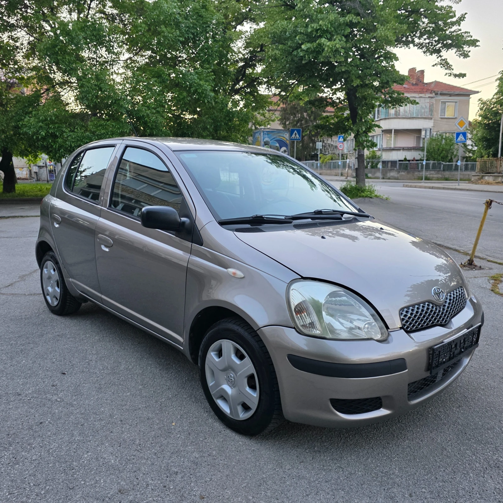 Toyota Yaris 1.0 VVT-I  - изображение 2