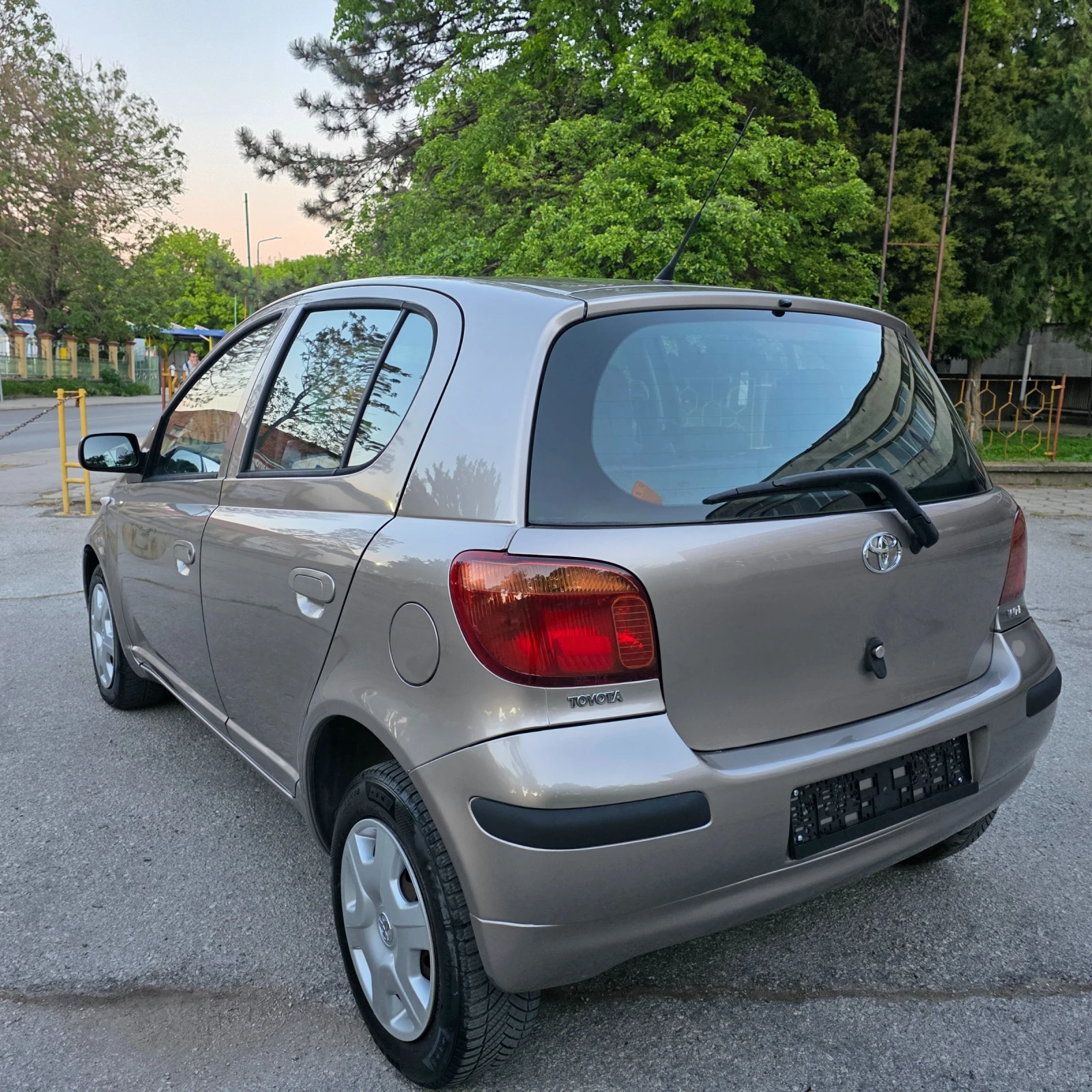 Toyota Yaris 1.0 VVT-I  - изображение 5
