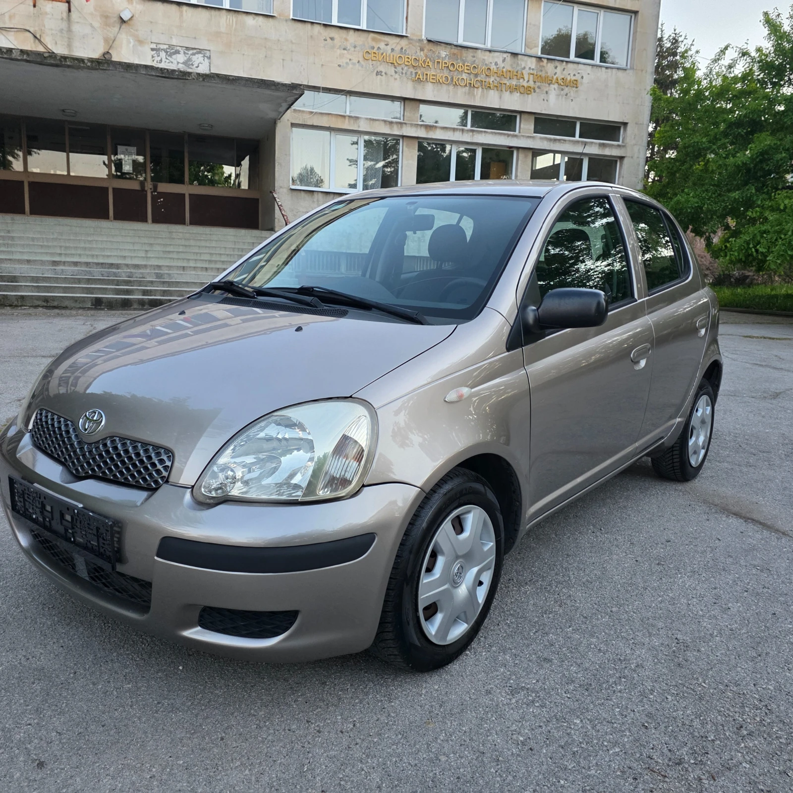 Toyota Yaris 1.0 VVT-I  - изображение 7