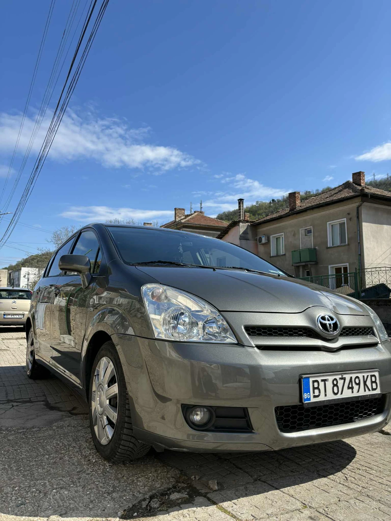 Toyota Corolla verso 2.2 D 4 D - изображение 8
