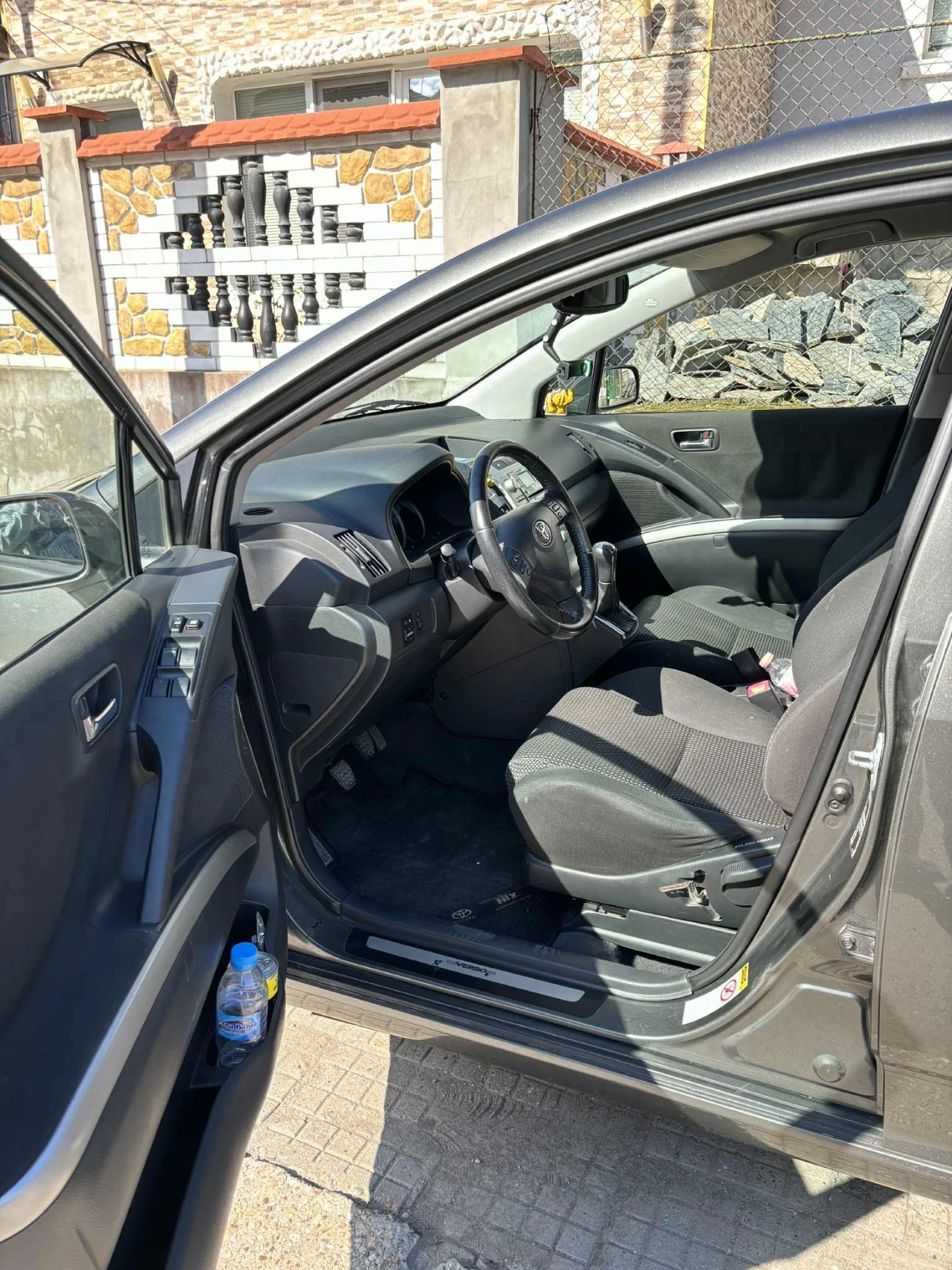 Toyota Corolla verso 2.2 D 4 D - изображение 5