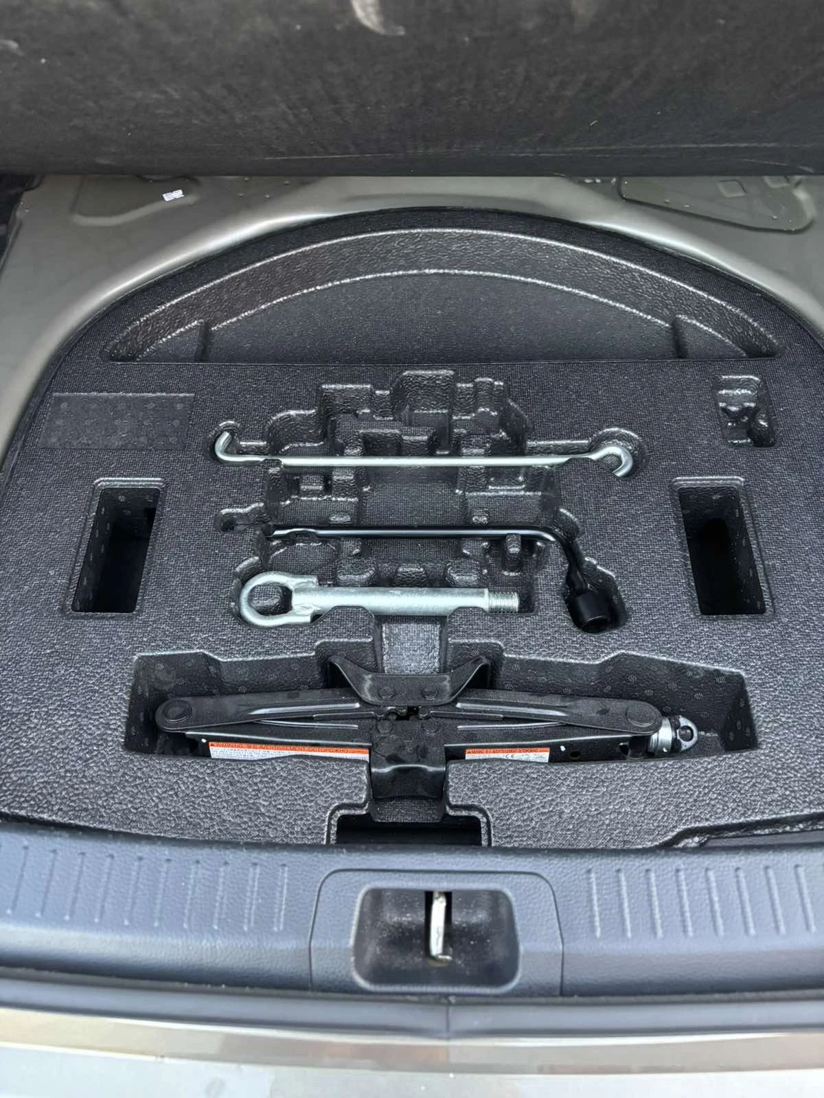 Toyota Corolla 1.6 LUXURY , снимка 13 - Автомобили и джипове - 54020969