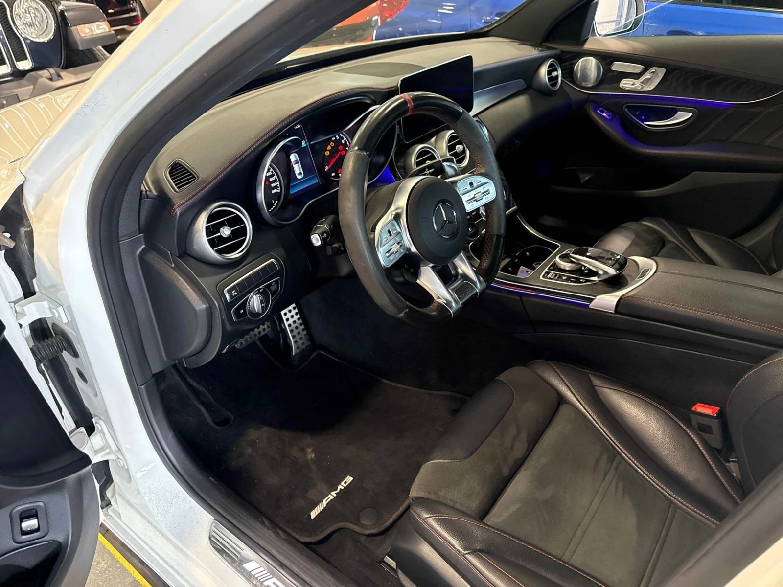 Mercedes-Benz C 43 AMG 4matic * Sedan* Burmester * АвтоКредит* ЦЕНА ДО БГ, снимка 6 - Автомобили и джипове - 54156759