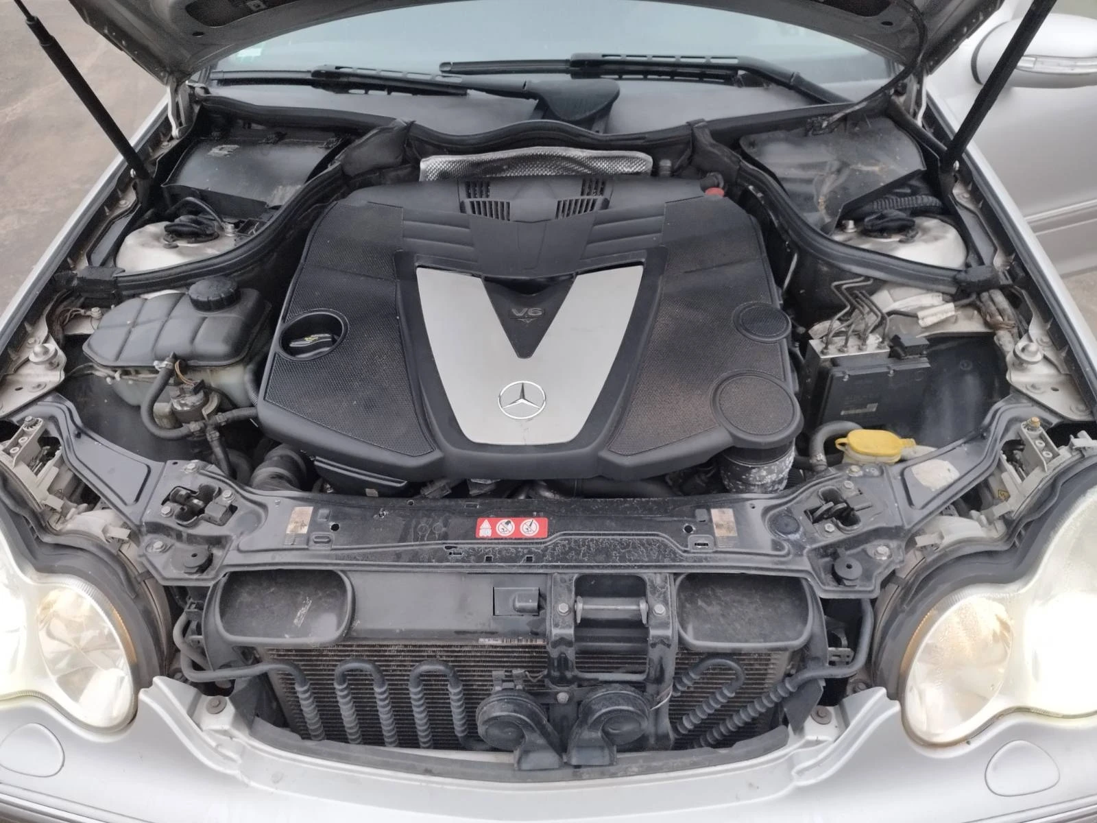 Mercedes-Benz C 320, снимка 9 - Автомобили и джипове - 54339904