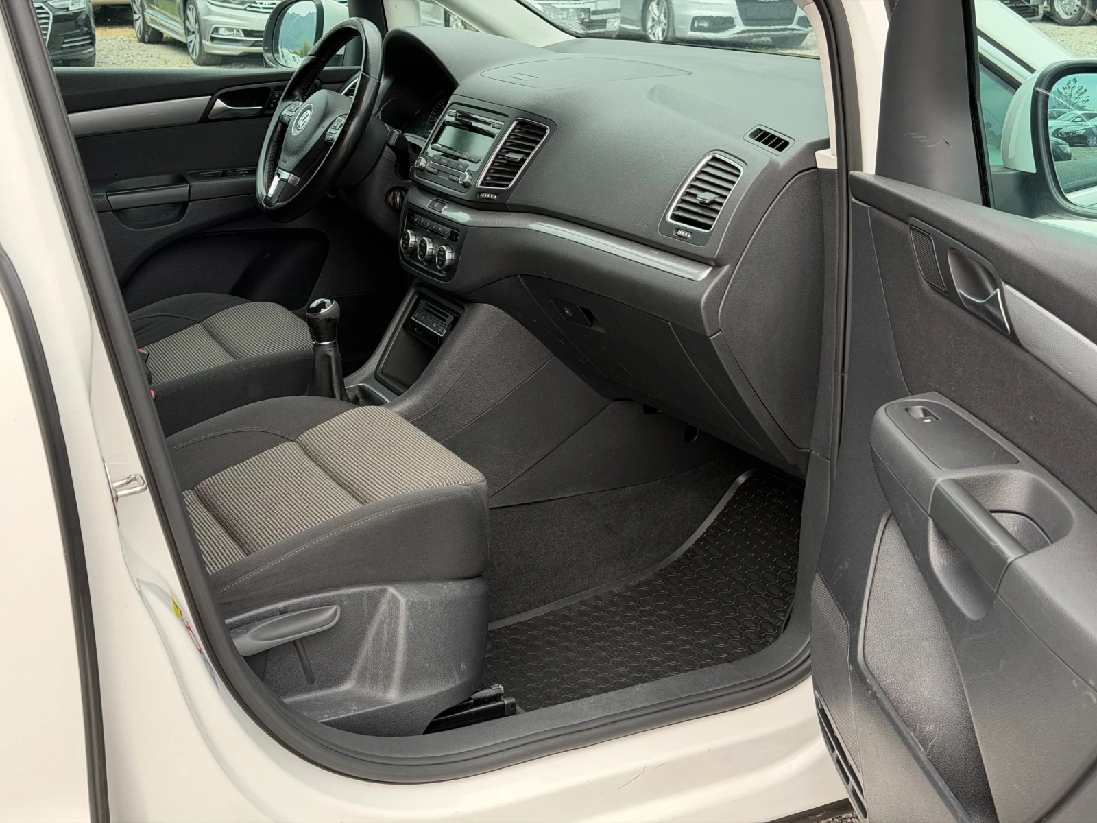 VW Sharan 2.0TDi 140к.с * Климатроник* * Face-Lift* , снимка 11 - Автомобили и джипове - 54459407