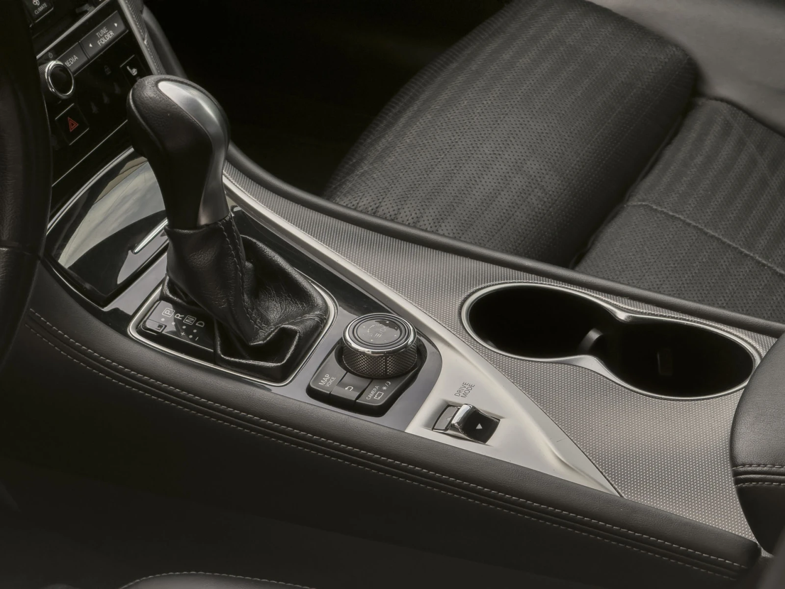 Infiniti Q50 S Hybrid AWD, снимка 12 - Автомобили и джипове - 54495428