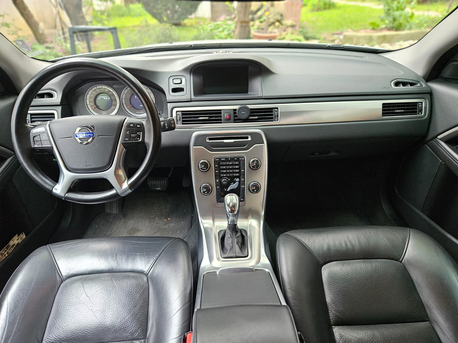 Volvo V70 AWD , снимка 9 - Автомобили и джипове - 54620026