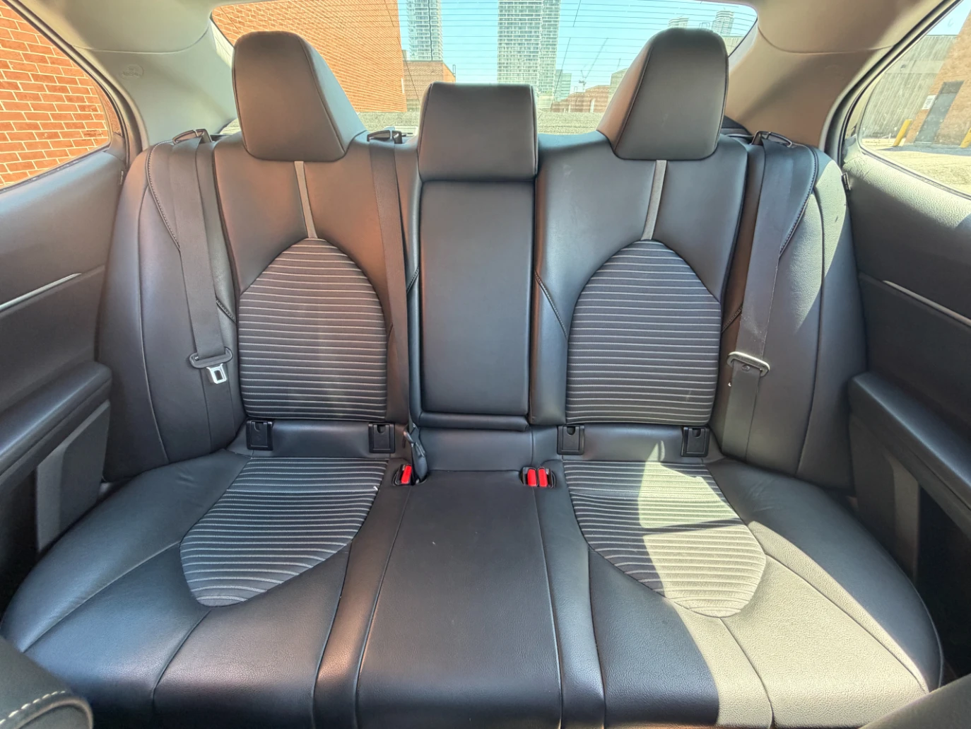 Toyota Camry SE 2.5* (XV70, facelift 2020)* , снимка 15 - Автомобили и джипове - 55135039
