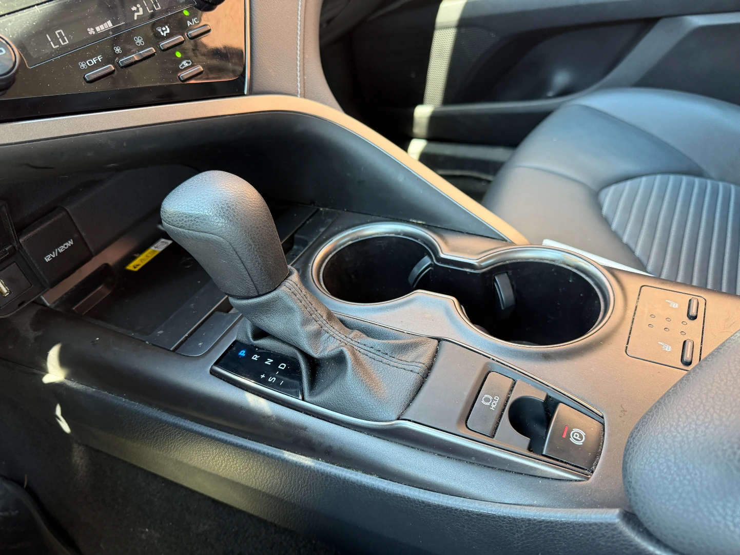 Toyota Camry SE 2.5* (XV70, facelift 2020)* , снимка 9 - Автомобили и джипове - 55135039