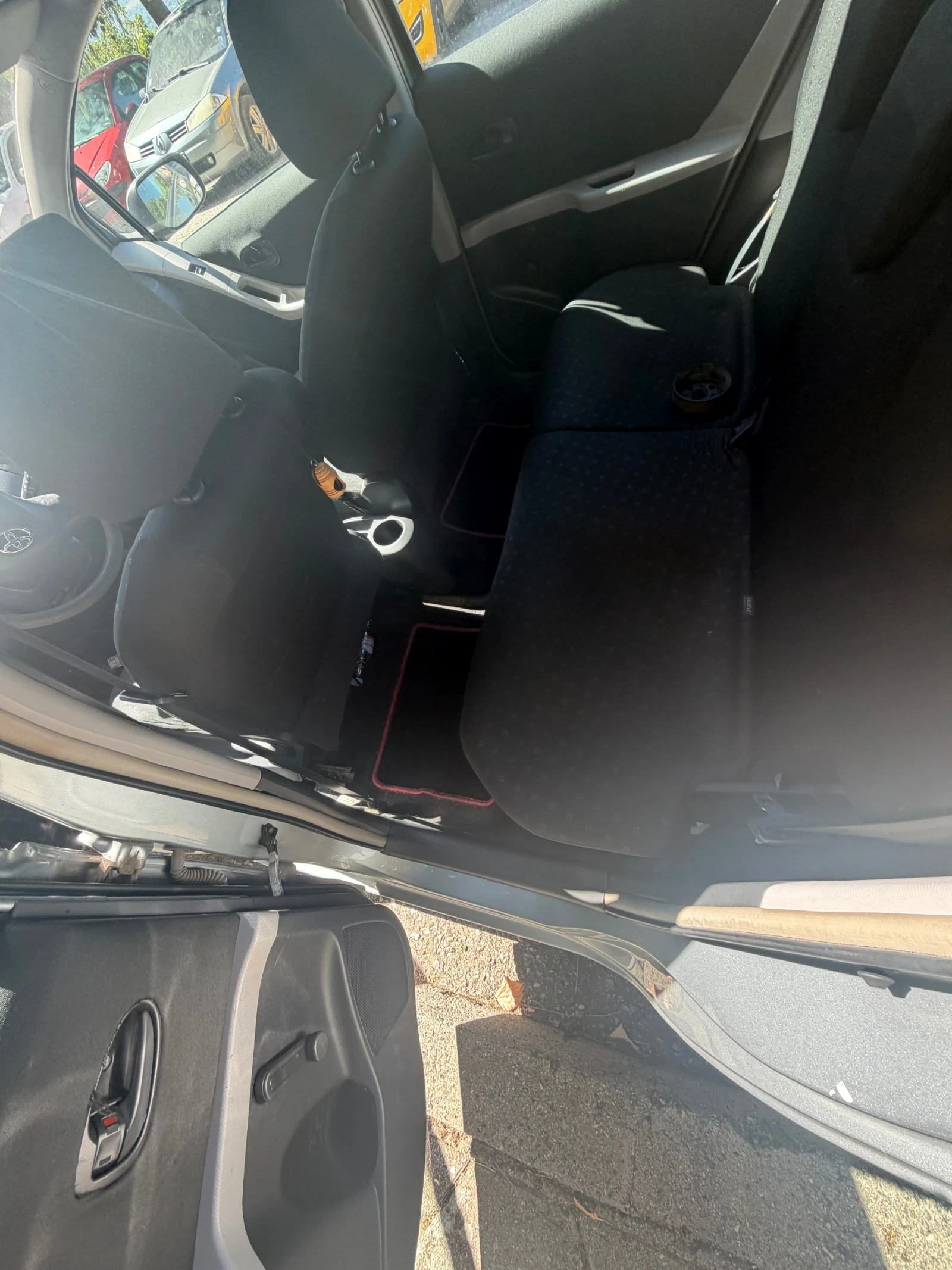 Toyota Yaris 1.3, снимка 8 - Автомобили и джипове - 55989083