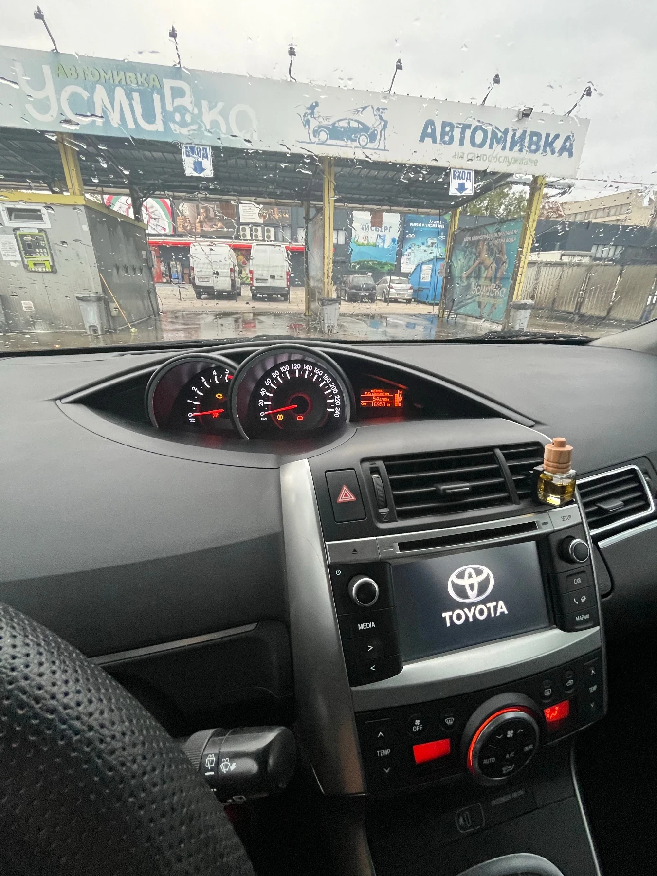 Toyota Verso 1.6 d4d, снимка 9 - Автомобили и джипове - 56157908