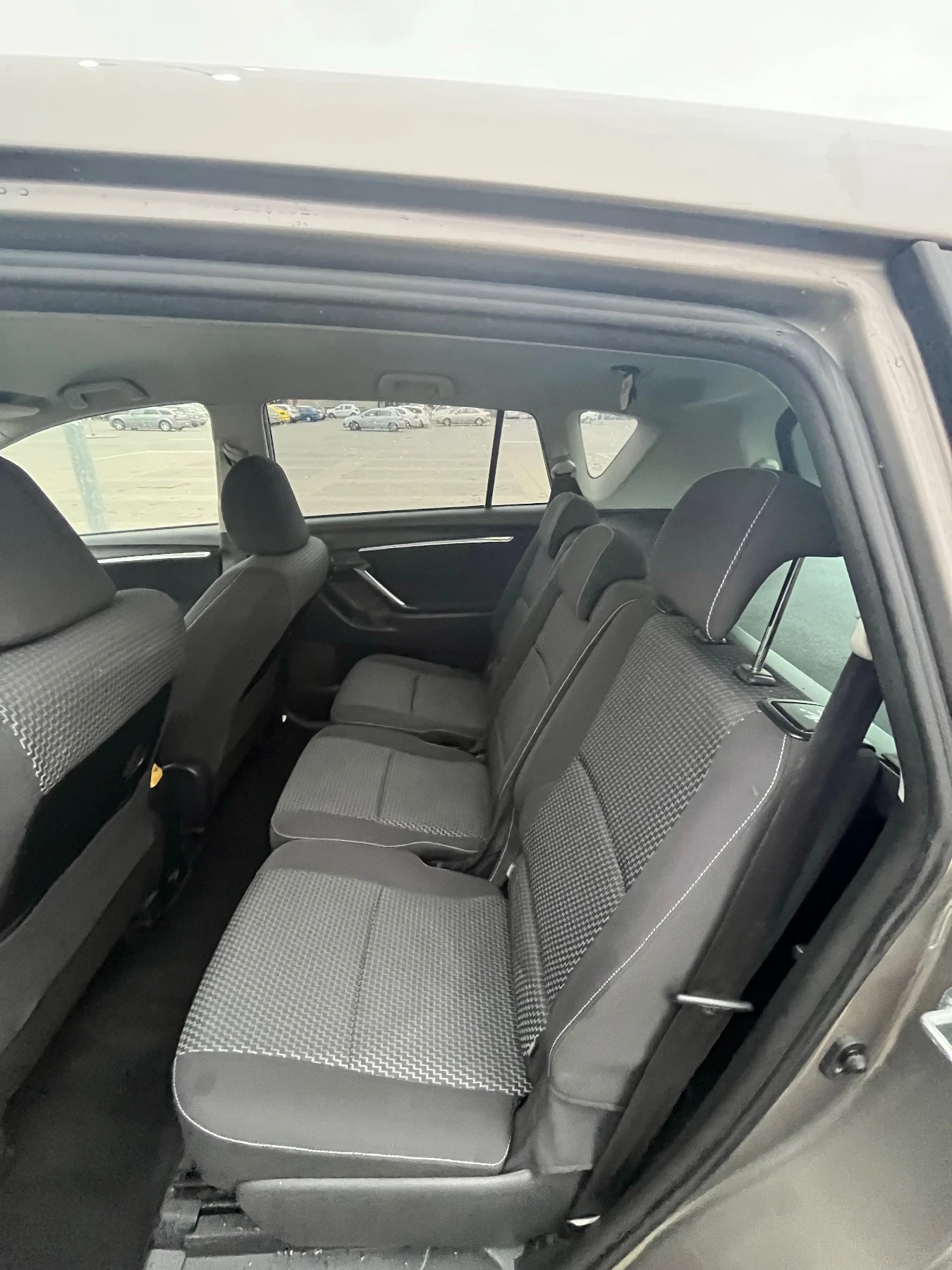 Toyota Verso 1.6 d4d, снимка 4 - Автомобили и джипове - 56157908