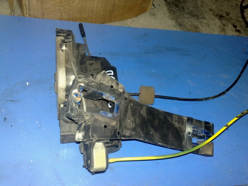 Предна дясна ел.ключалка за Мерцедес А-класа 98г.