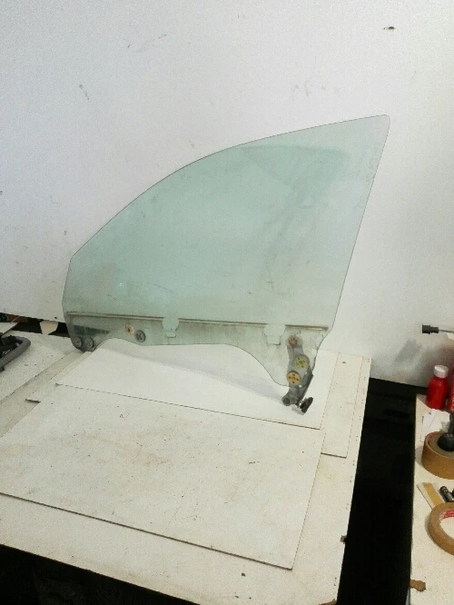 Стъкло предно ляво Субару Легаси