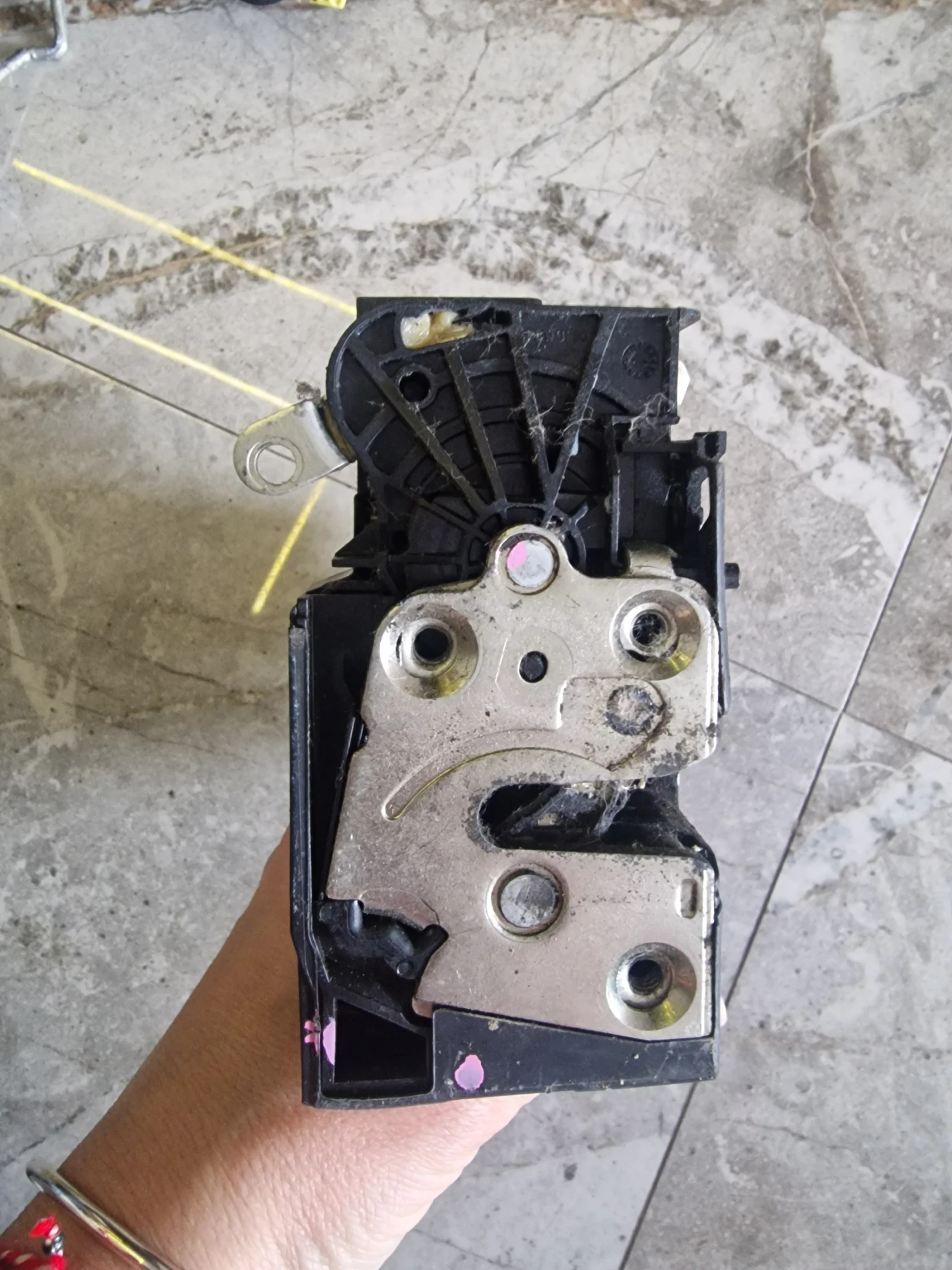 825022281RG C1A280619 брава на задна дясна врата DACIA SANDERO