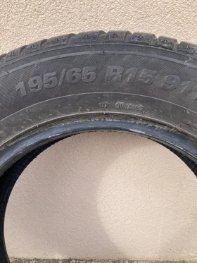 Гуми Зимни 195/65R15, снимка 2 - Гуми и джанти - 53305531