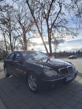 Mercedes-Benz 220 C 220 Avantgarde, снимка 2