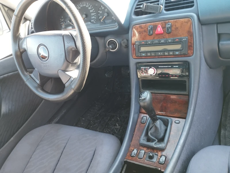 Mercedes-Benz CLK 200, снимка 5 - Автомобили и джипове - 48506158