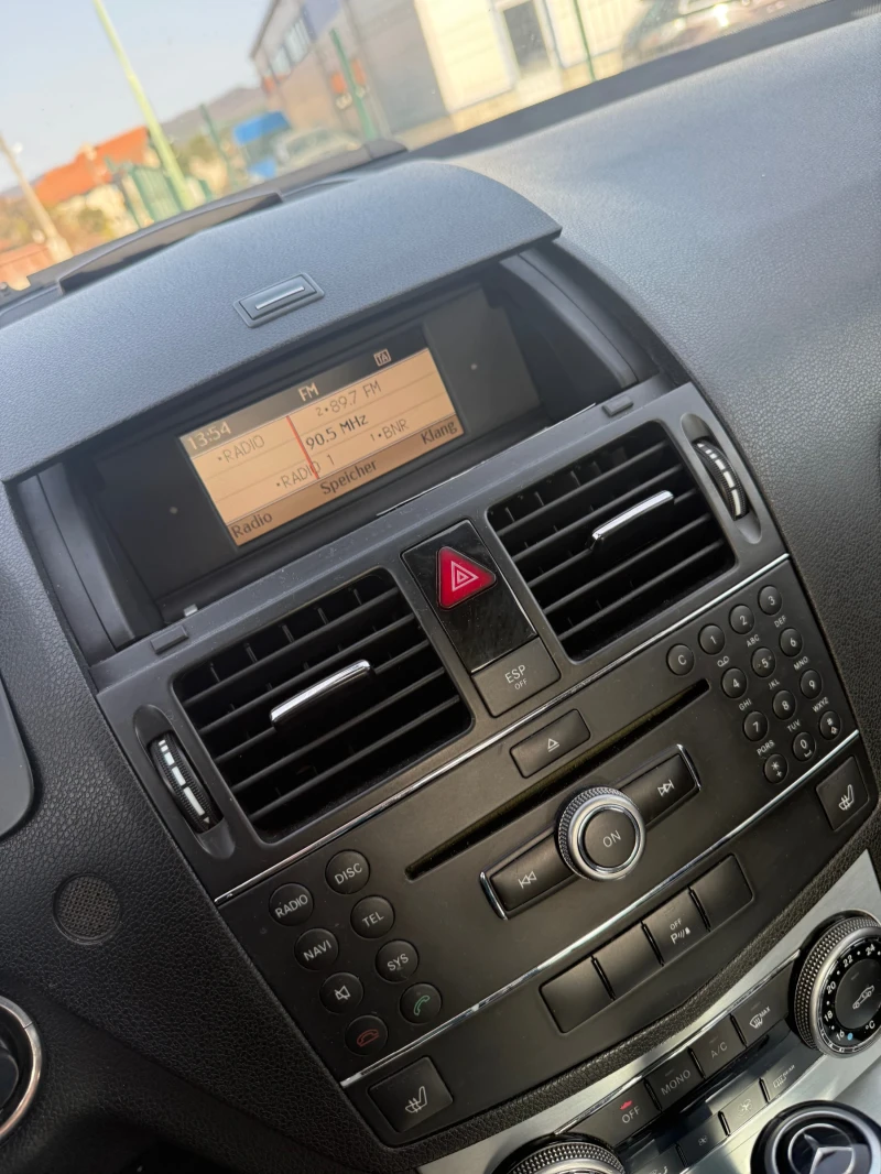 Mercedes-Benz C 220 Avangarde* NAVI * XENON, снимка 9 - Автомобили и джипове - 52353755