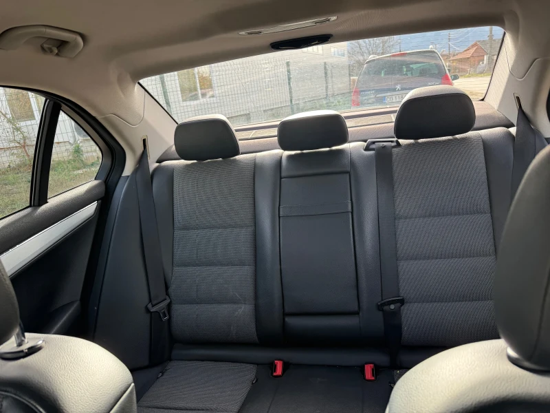 Mercedes-Benz C 220 Avangarde* NAVI * XENON, снимка 7 - Автомобили и джипове - 52353755