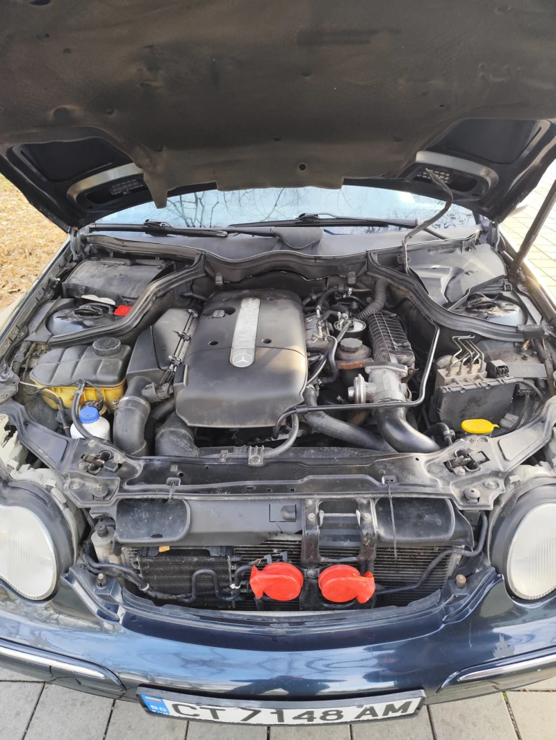 Mercedes-Benz 220 C 220 Avantgarde, снимка 11 - Автомобили и джипове - 52709420