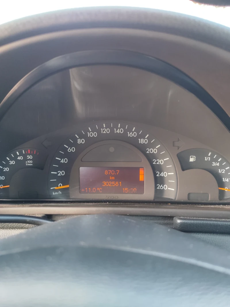 Mercedes-Benz 220 C 220 Avantgarde, снимка 10 - Автомобили и джипове - 52709420