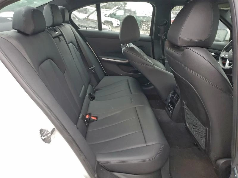 BMW 330 2.0L 4 All wheel drive - изображение 3