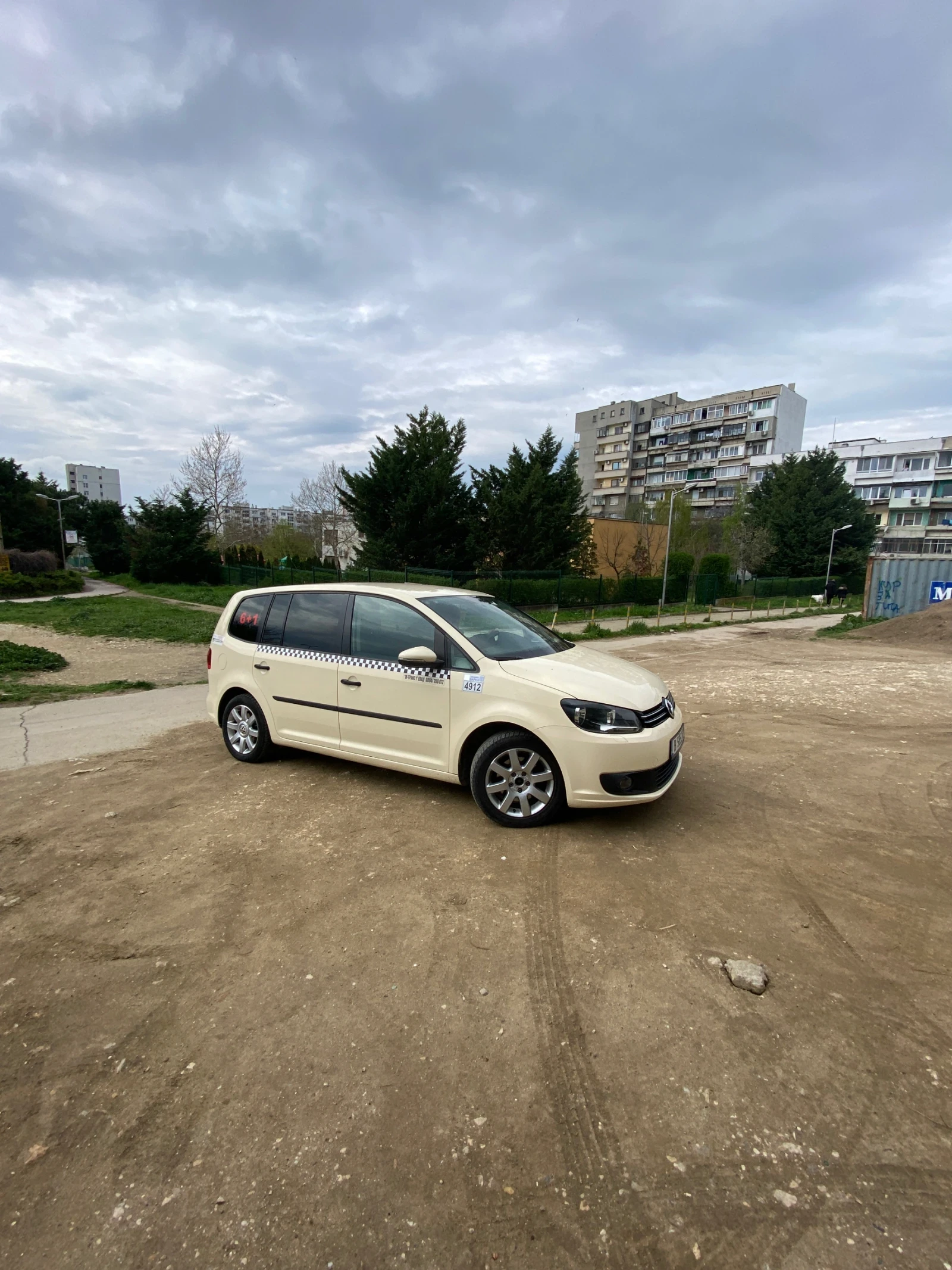 VW Touran 2.0 TDI 110к.с DSG 6  AUTOMAT - изображение 2